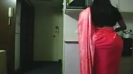 熟女と入れ墨の滑り積によってひとと肛門を ...